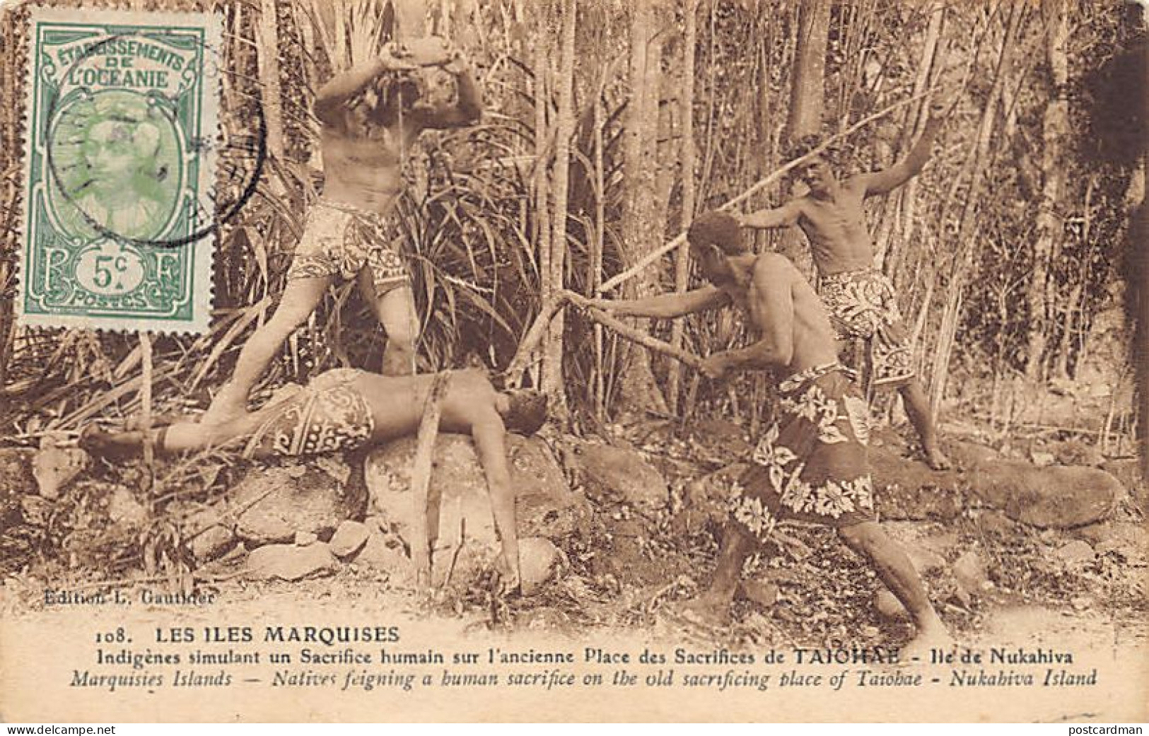 Polynésie - Iles Marquises - Indigènes Simulant Un Sacrifice Humain Sur L'ancienne Place Des Sacrifices à TAIHOAE, Ile D - Polynésie Française