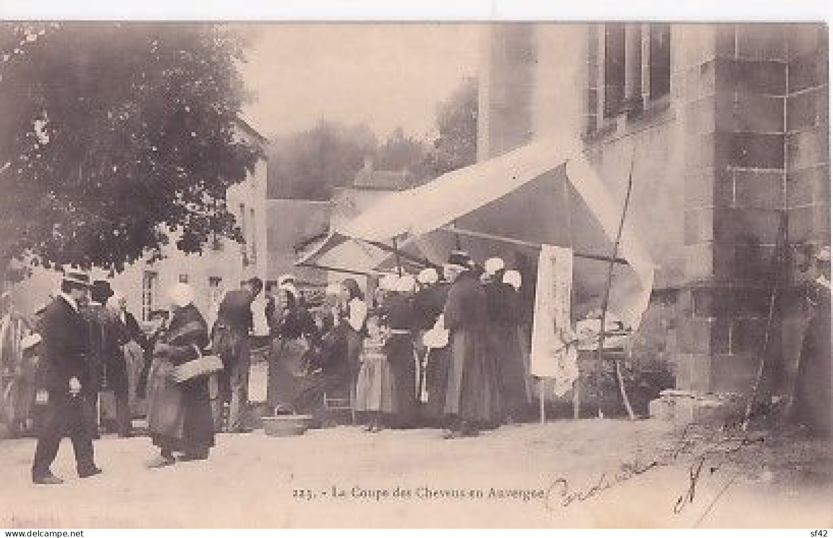 LA COUPE DES CHEVEUX EN AUVERGNE                 PRECURSEUR - Auvergne Types D'Auvergne
