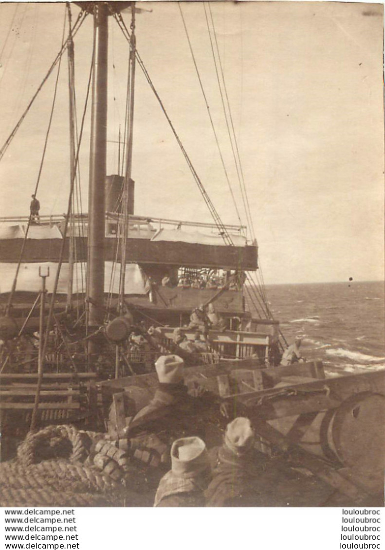 BATEAU LA PLATA 02/1917 EN MER TYRRHENIENNE CONTINGENT MALGACHES PHOTO ORIGINALE 10 X 8 CM - Barcos