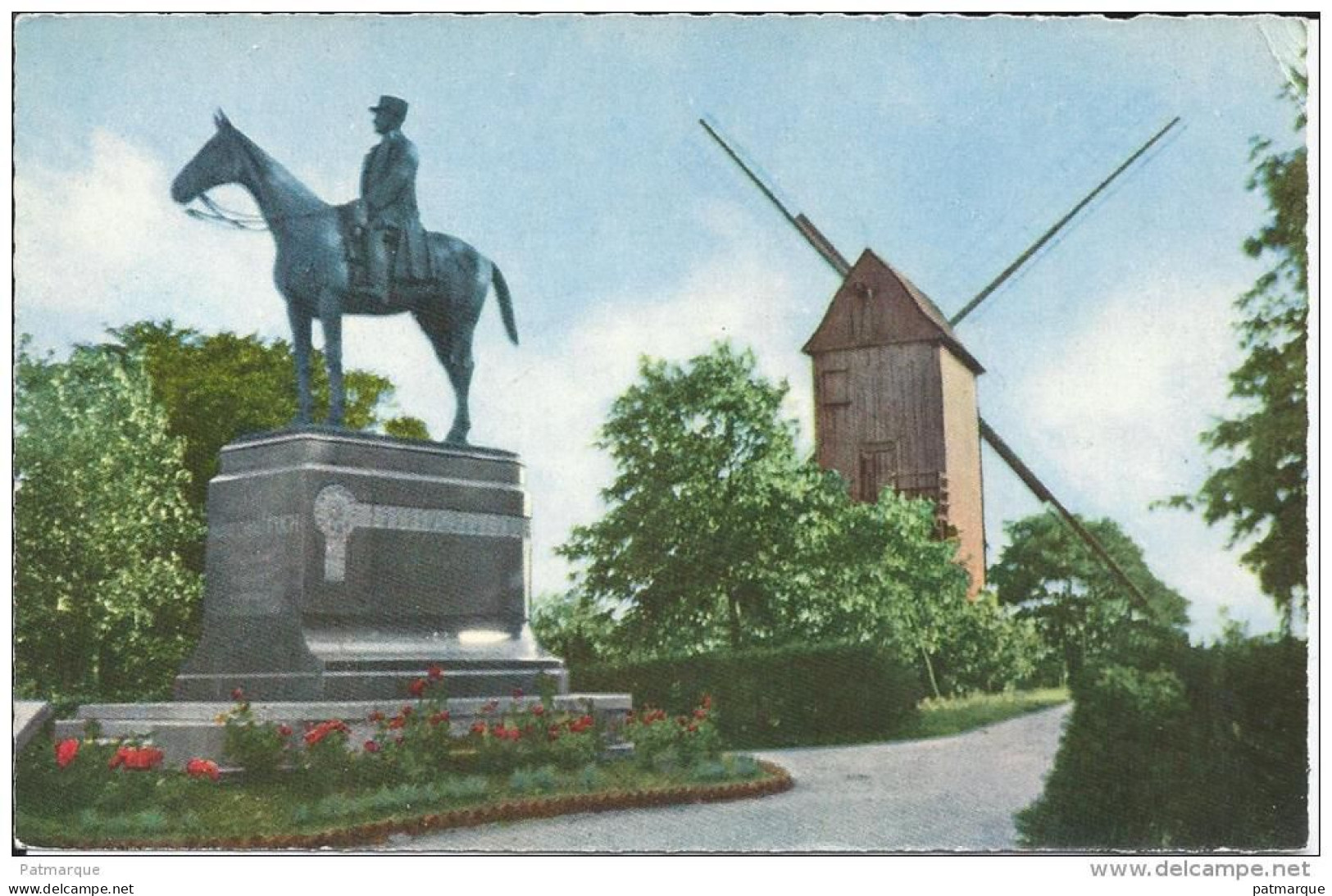 16. La Statue Du Maréchal Foch Et Le Vieux Moulin - Edition Mage - Cassel
