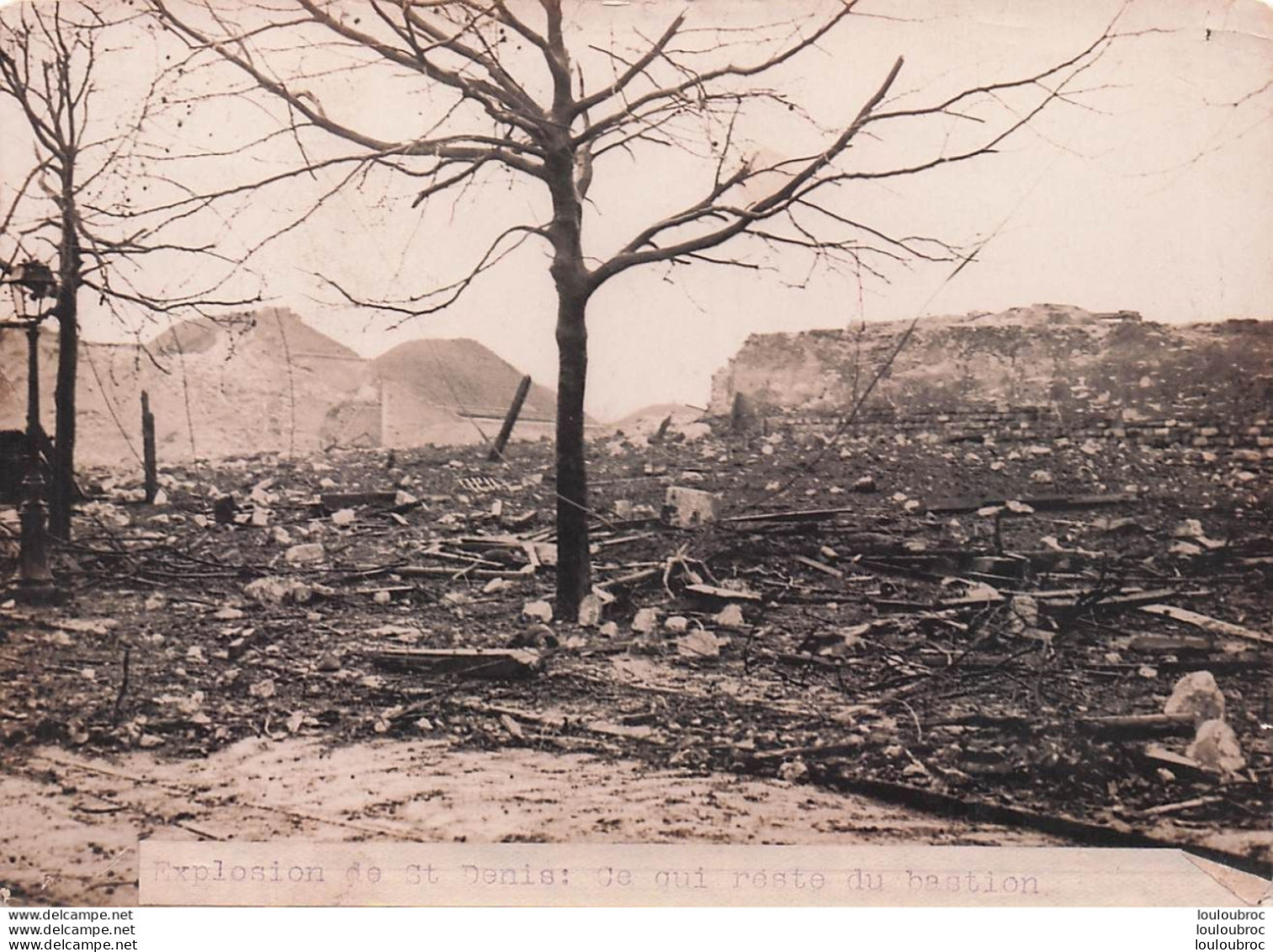 EXPLOSION DE SAINT DENIS CE QUI RESTE DU BASTION   WW1  1916  PHOTO DE  PRESSE 16X12CM - Guerre, Militaire