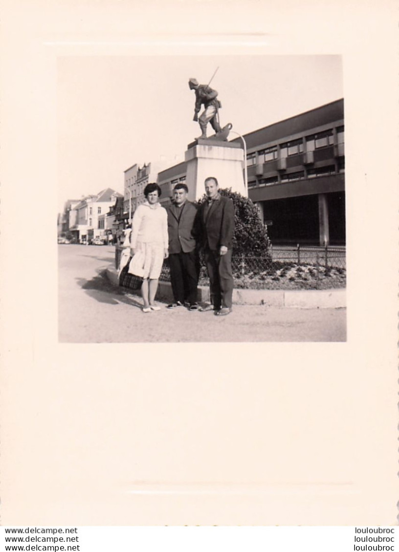 BERCK MONUMENT AUX MORTS PHOTOGRAPHIE ANONYME VINTAGE SNAPSHOT  PHOTO ARGENTIQUE  10X8CM - Lieux