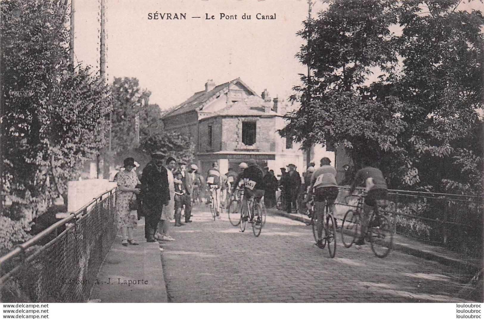 SEVRAN LE PONT DU CANAL COURSE CYCLISTE - Sevran