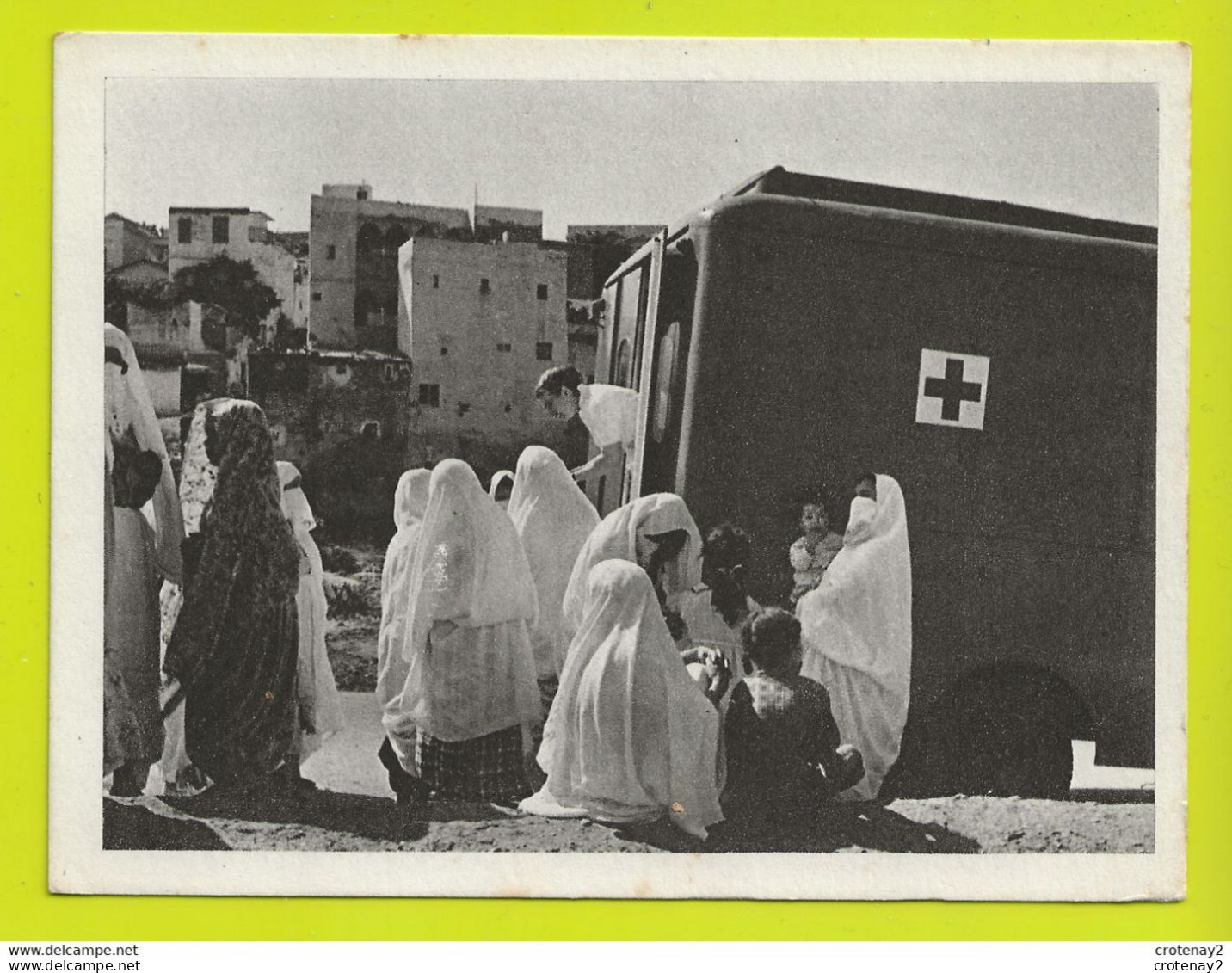 Algérie Femmes Musulmanes Avec Infirmières De La Croix Rouge VOIR DOS Imp Baconnier ALGER - Alger