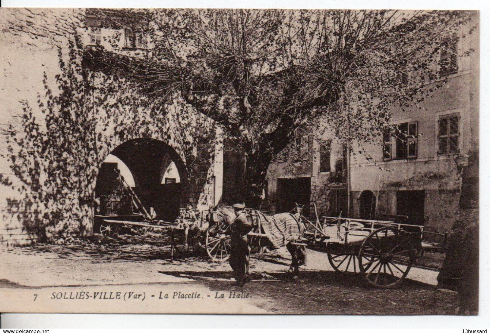 Carte Postale Ancienne Sollies Ville - La Placette. La Halle - Attelage - Sollies Pont