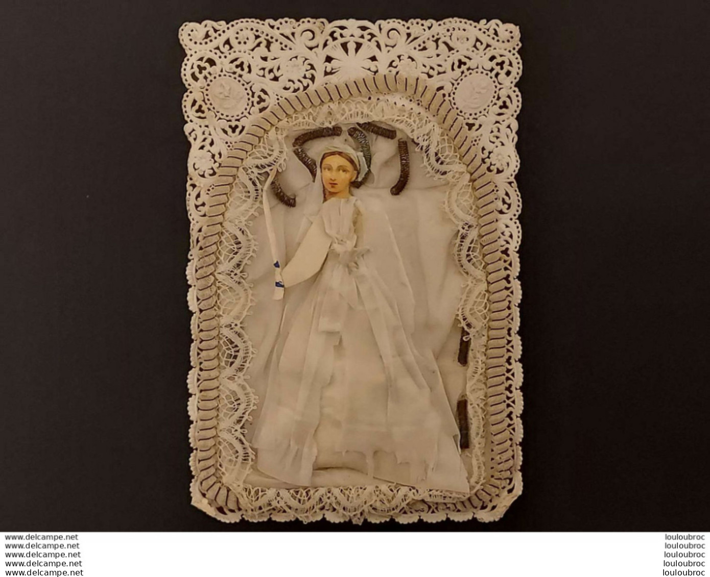 IMAGE PIEUSE CANIVET RELIGIEUSE  DENTELLE  COMMUNIANTE  HABITS TISSUS ET CORDON ENTOURANT LE TOUT Ref43 - Andachtsbilder