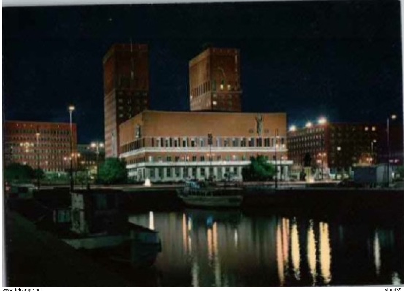 OSLO. -  The Oslo City Hall By Night.      Non Circulée. - Norway