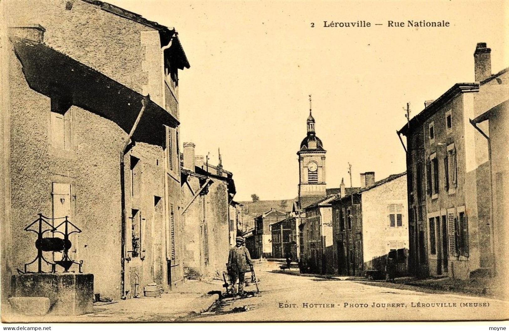 2002 -   LEROUVILLE   :   RUE  NATIONALE  ,  PUITS  A  GAUCHE    CIRCULEE EN 1921 - Lerouville