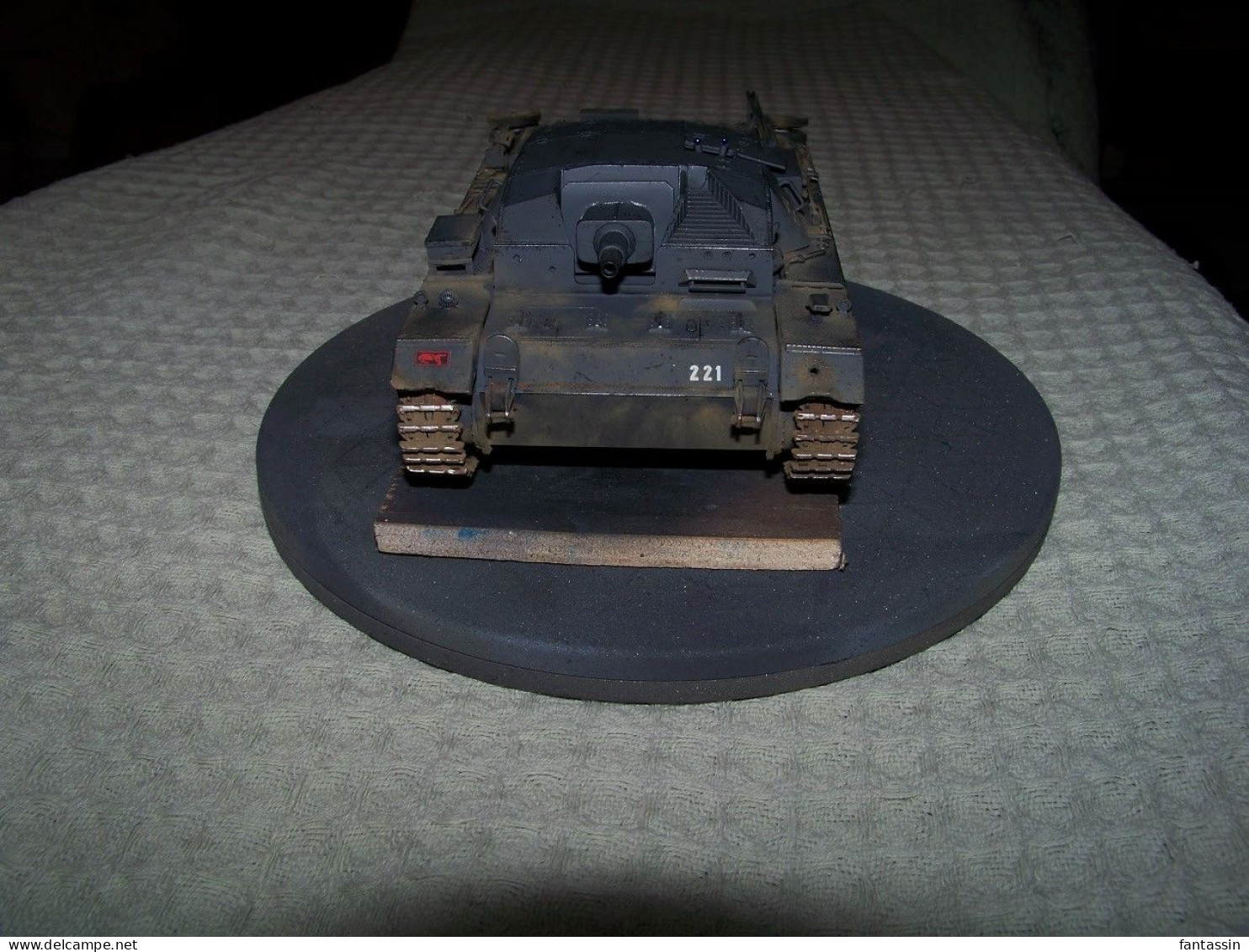Maquette Monté Et Peinte Du Char Allemand  STUG III Ausf. B, Sd. Kfz.  "  Barbarossa 1941 " .. Aux 1/35 ... - Autres & Non Classés