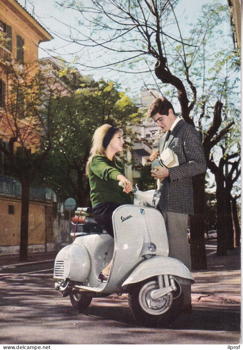 Scooter Vespa 125 "Paradise For Two Lovers"  Rif S421 - Motorfietsen