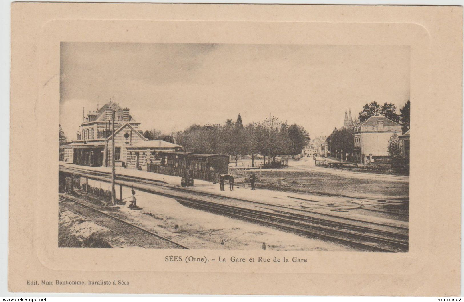 CARTE POSTALE   SEES 61  La Gare Et Rue De La Gare - Sees