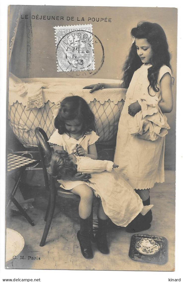 CPA  ENFANT  .ARTISTIQUE   LE DEJEUNER DE LA POUPEE  1903..TBE SCAN - Portraits
