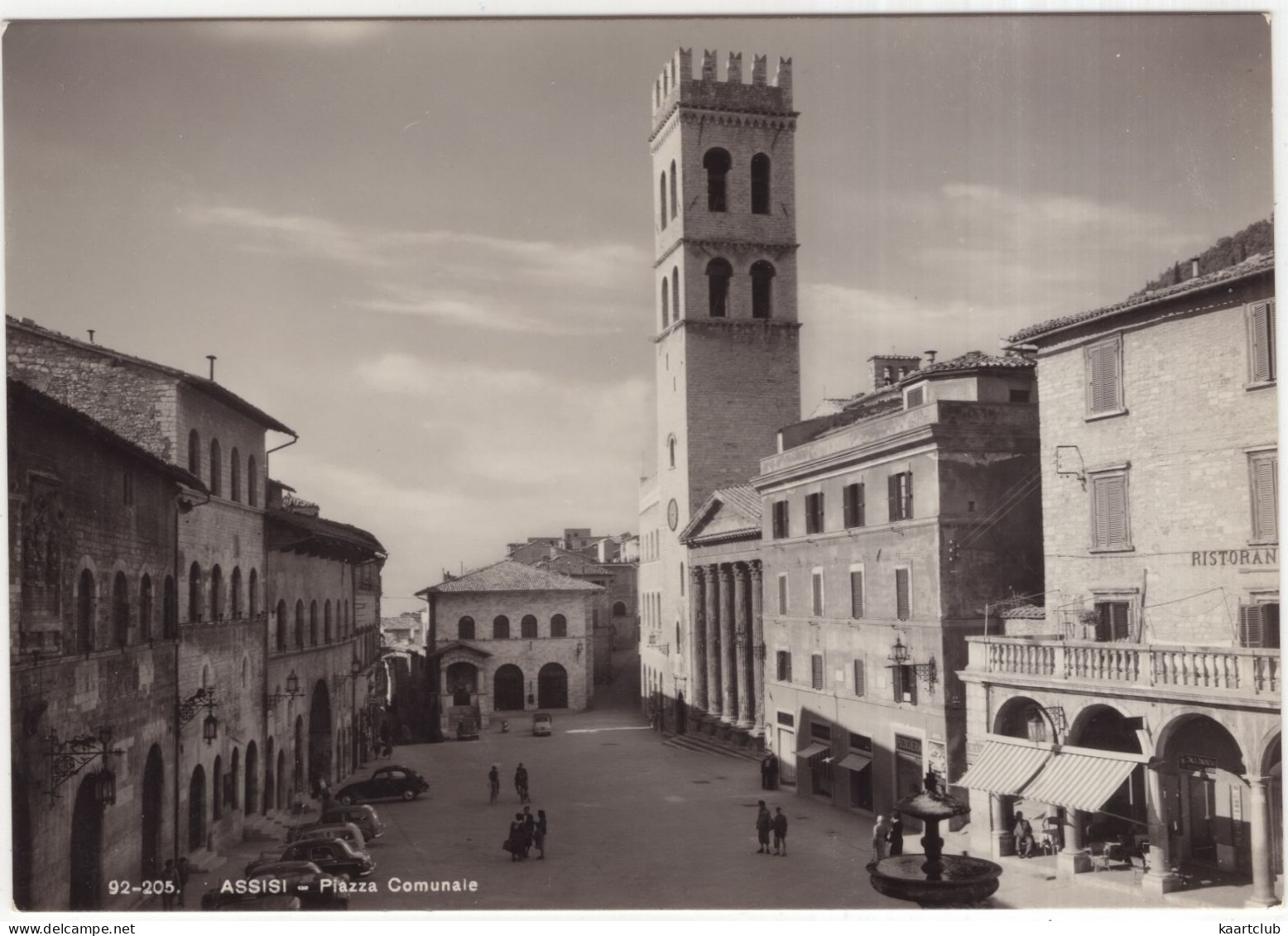 Assisi: FIAT 1100, 2x 500C GIARDINIERA, 1500 '37 - Piazza Comunale - (Italia) - Passenger Cars