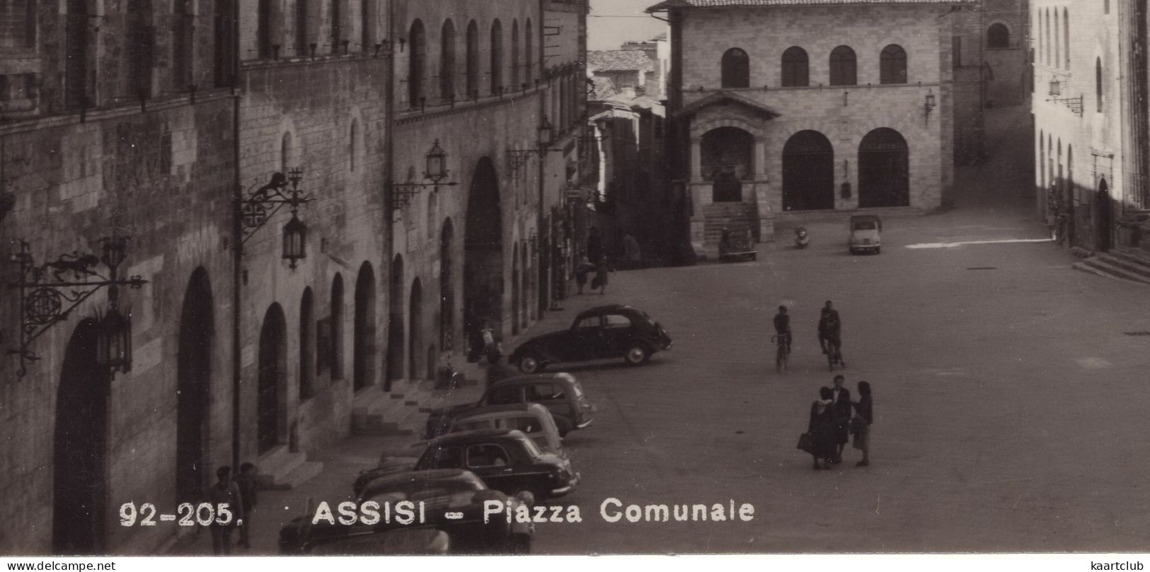 Assisi: FIAT 1100, 2x 500C GIARDINIERA, 1500 '37 - Piazza Comunale - (Italia) - Passenger Cars