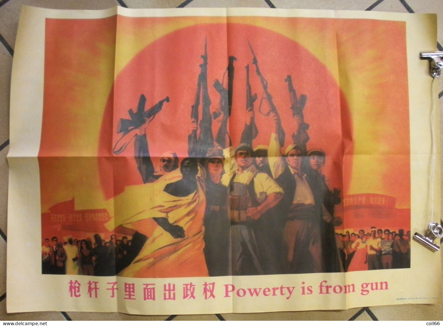 Affiche Propagande Communiste Chine Révolution Powerty Is From Gun Kalachnikov & SKS..51.5x74 Cm Port Franco - Affiches