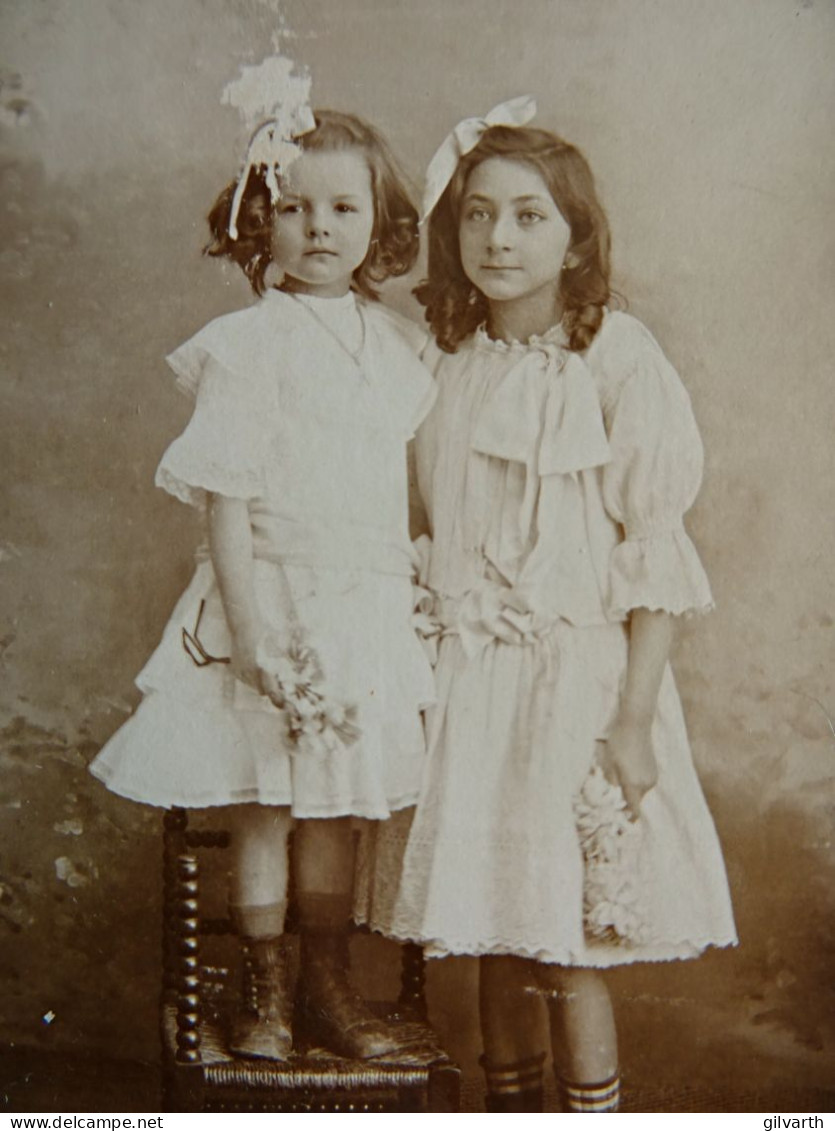 Photo Cdv B. Paillart à Compiègne - Deux Fillettes Avec Ruban Dans Les Cheveux, Ca 1890 L432 - Old (before 1900)