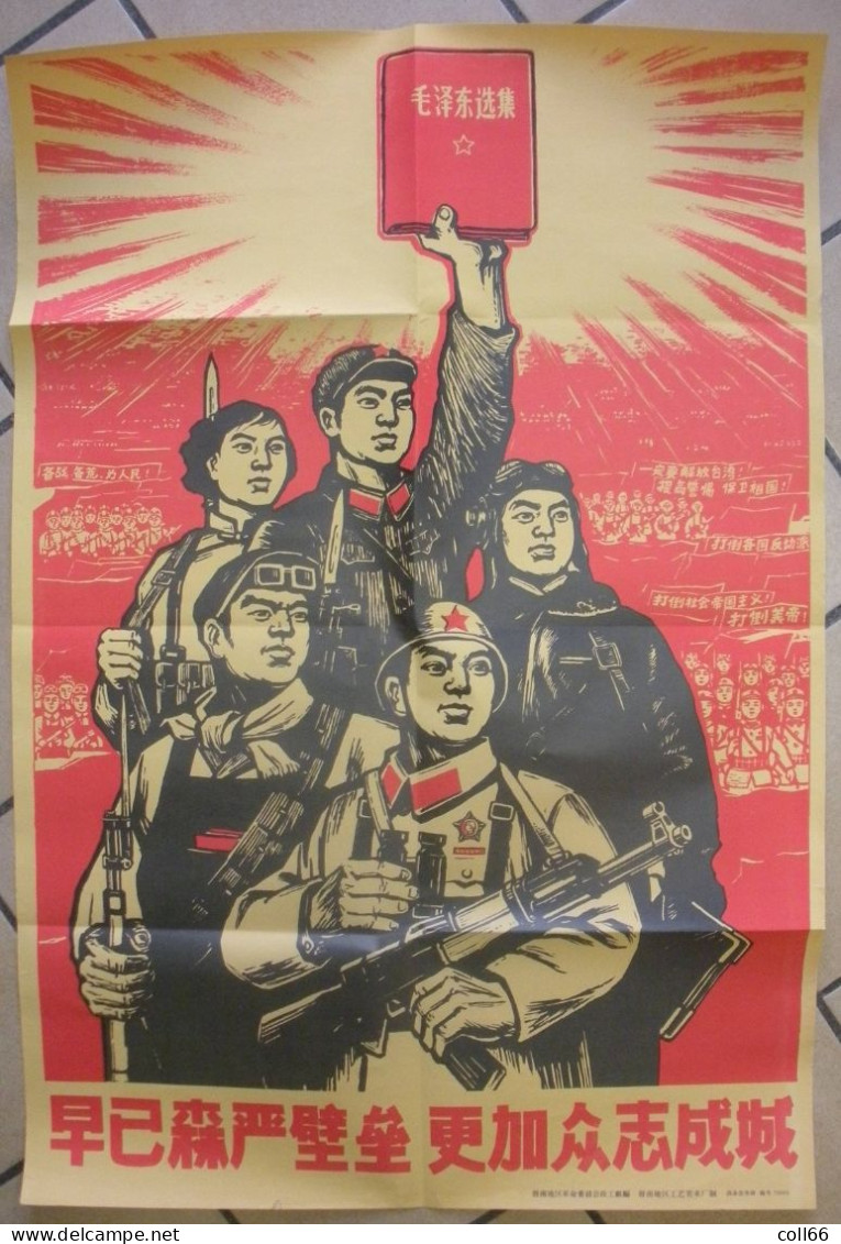 Affiche Propagande Communiste Chine Révolution Petit Livre Rouge Mao Kalachnikov.51x76 Cm Port Franco - Affiches