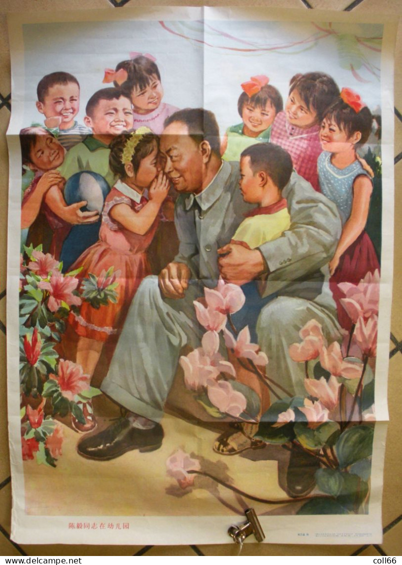 Affiche Propagande Communiste Chine Mao Entouré D'enfants Et Fleurs Belles Couleurs.52x74cm Port Franco - Affiches