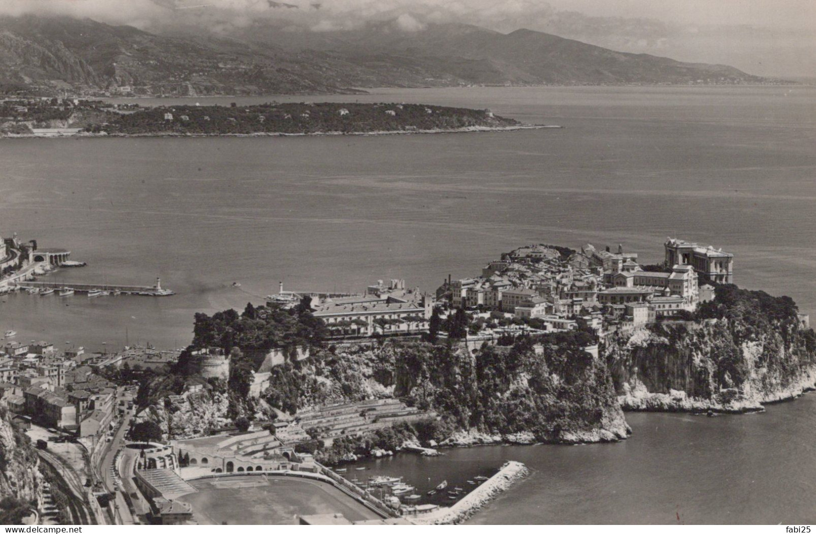 LE ROCHER DE MONACO AU FOND LE CAP MARTIN - Monte-Carlo