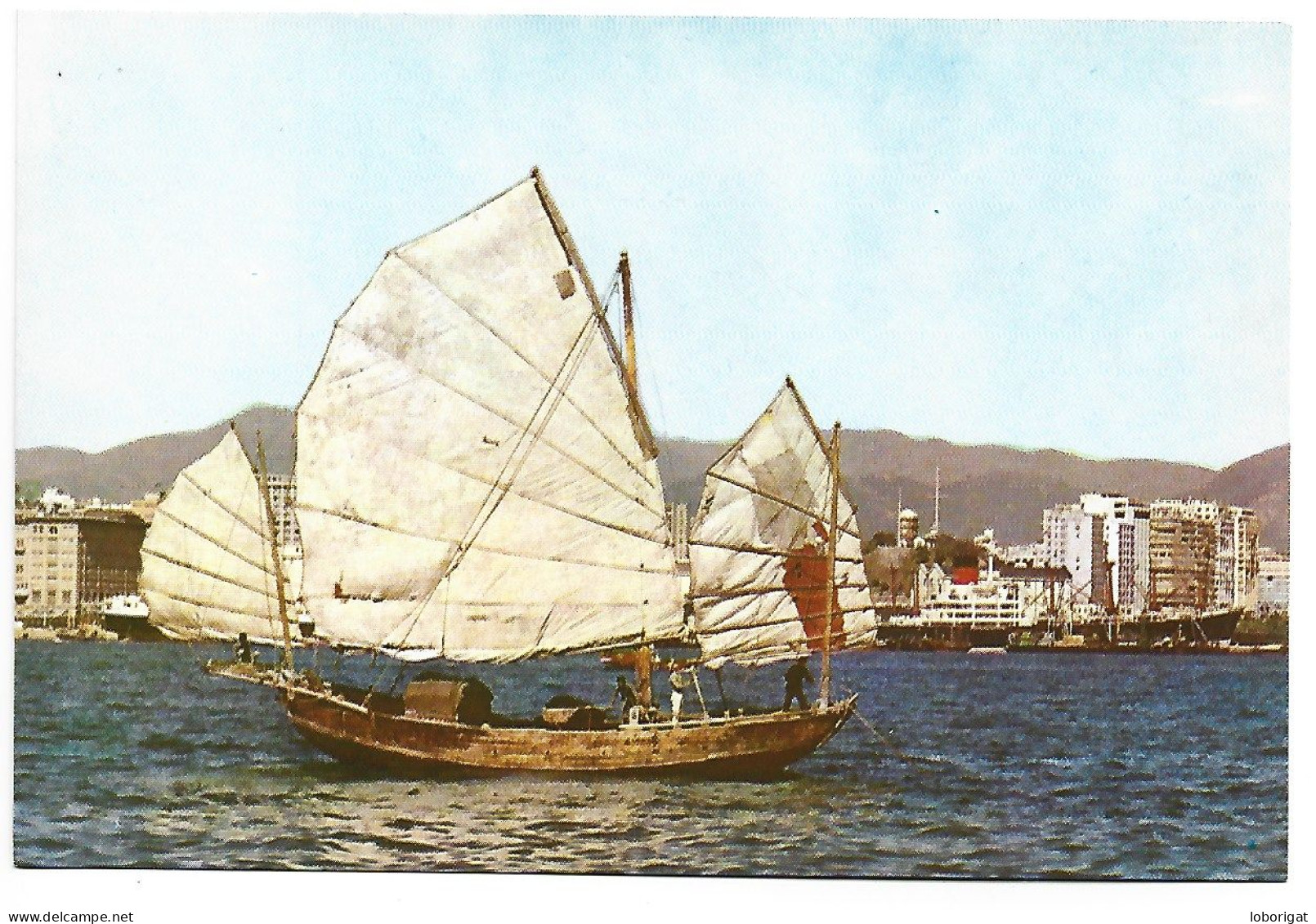CHINESE JUNK - WITH THE BACKGROUND OF MODERN BUILDINGS BEING THE TOURIST CENTRE IN KOWLOON.- HONG KONG.- ( CHINA ) - China (Hongkong)