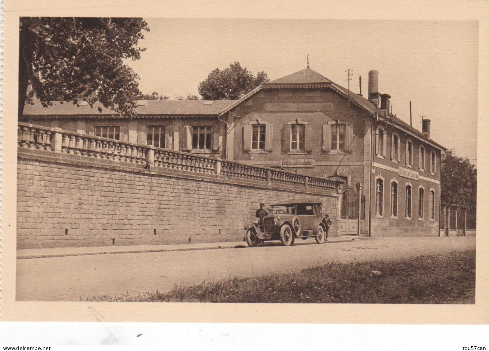 MONT ST MARTIN   -   MEURTHE & MOSELLE  -   (54)   -  CPA   ANIMEE   -   L'ECOLE  MENAGERE. - Mont Saint Martin