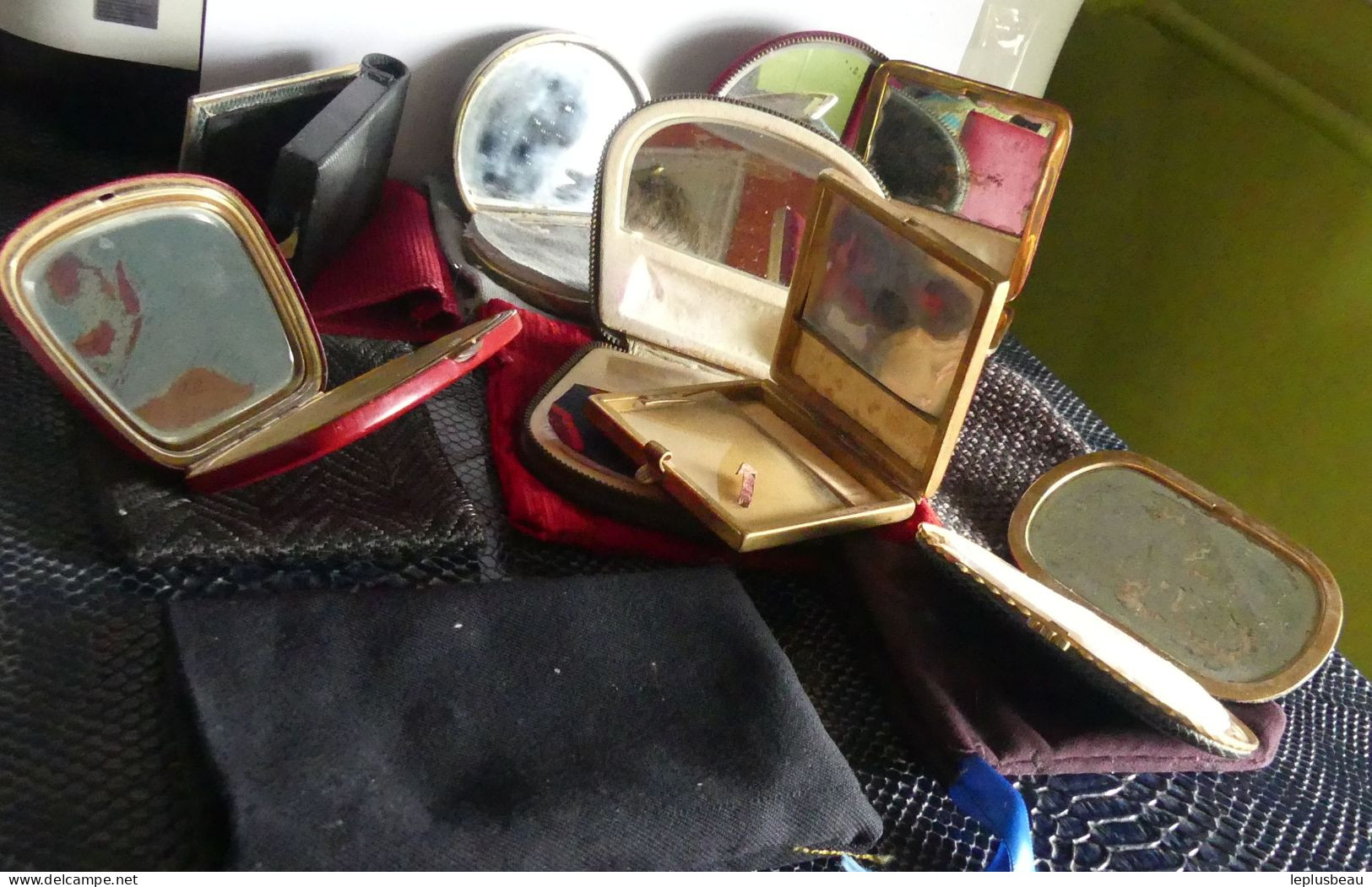 Lot 8 Poudriers Cuir - Accessoires