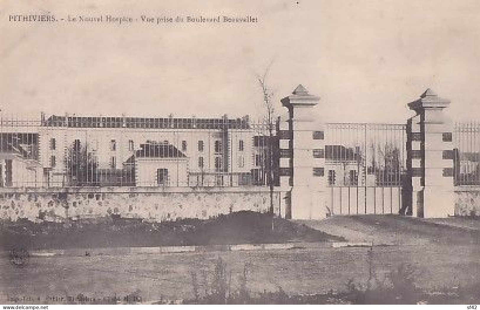 PITHIVIERS               Le Nouvel Hospice     Vue Prise Du Boulevard Beauvallet - Pithiviers
