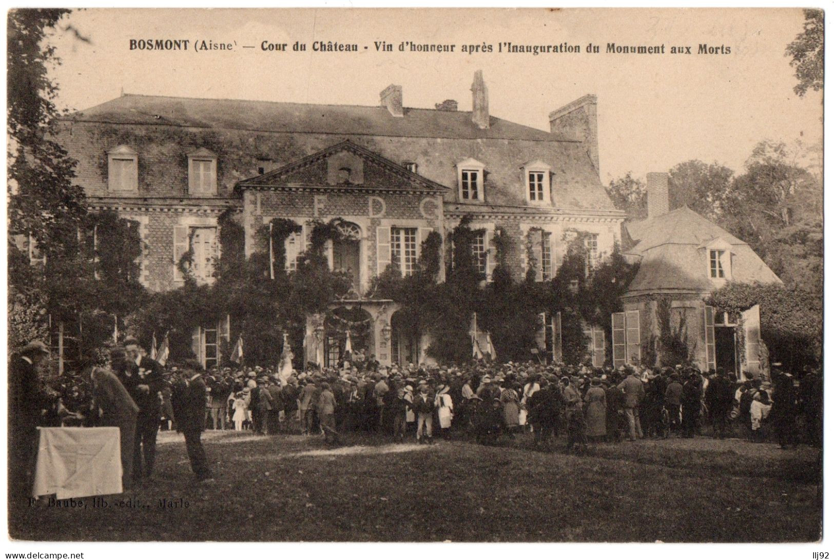 CPA 02 - BOSMONT (Aisne) - Cour Du Château. Vin D'honneur Après L'inauguration Du Monument Aux Morts - Ed. F. Baube - Sonstige & Ohne Zuordnung