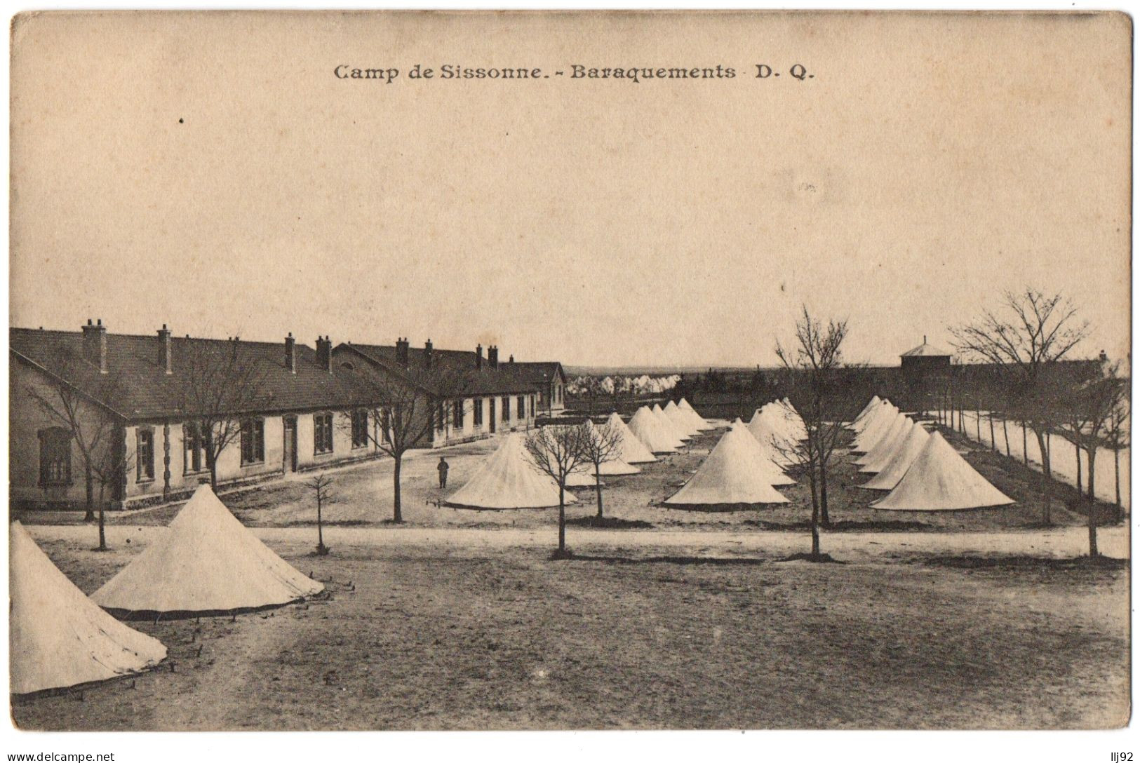 CPA 02 - Camp De SISSONNE (Aisne) - Baraquements - D. Q. - Sissonne