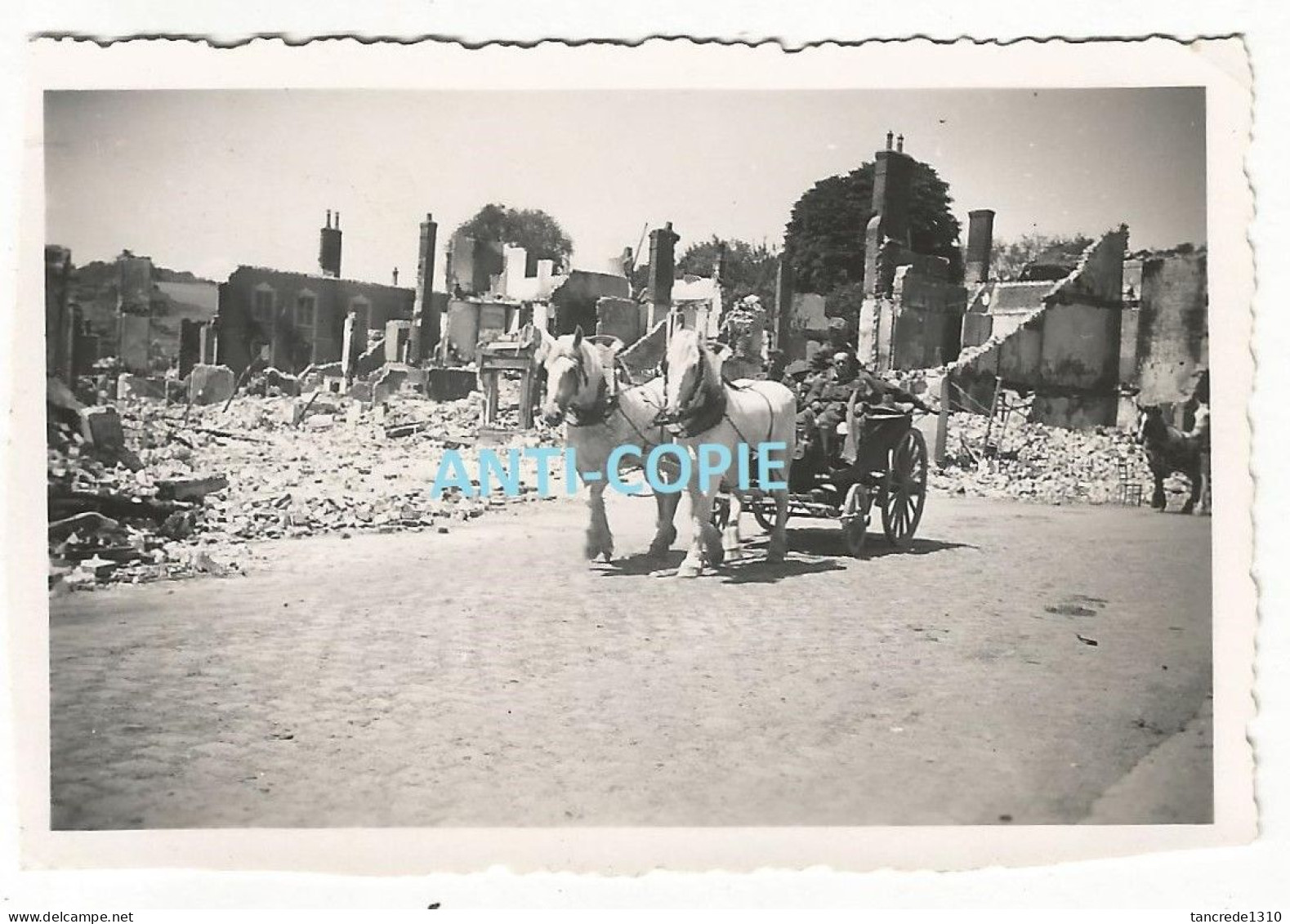 WW2 PHOTO ORIGINALE Soldat Allemand à LES ANDELYS Près Courcelles Sur Seine Gaillon EURE 27 Entre Rouen & Evreux 1940 - 1939-45