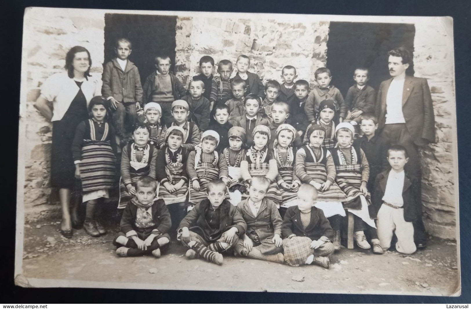 #15   Macedonia -  Photo Noir Et Blanc Garçon Fille Photo D’école Photo De Groupe / Boy Girl School Photo Group Photo - Anonyme Personen