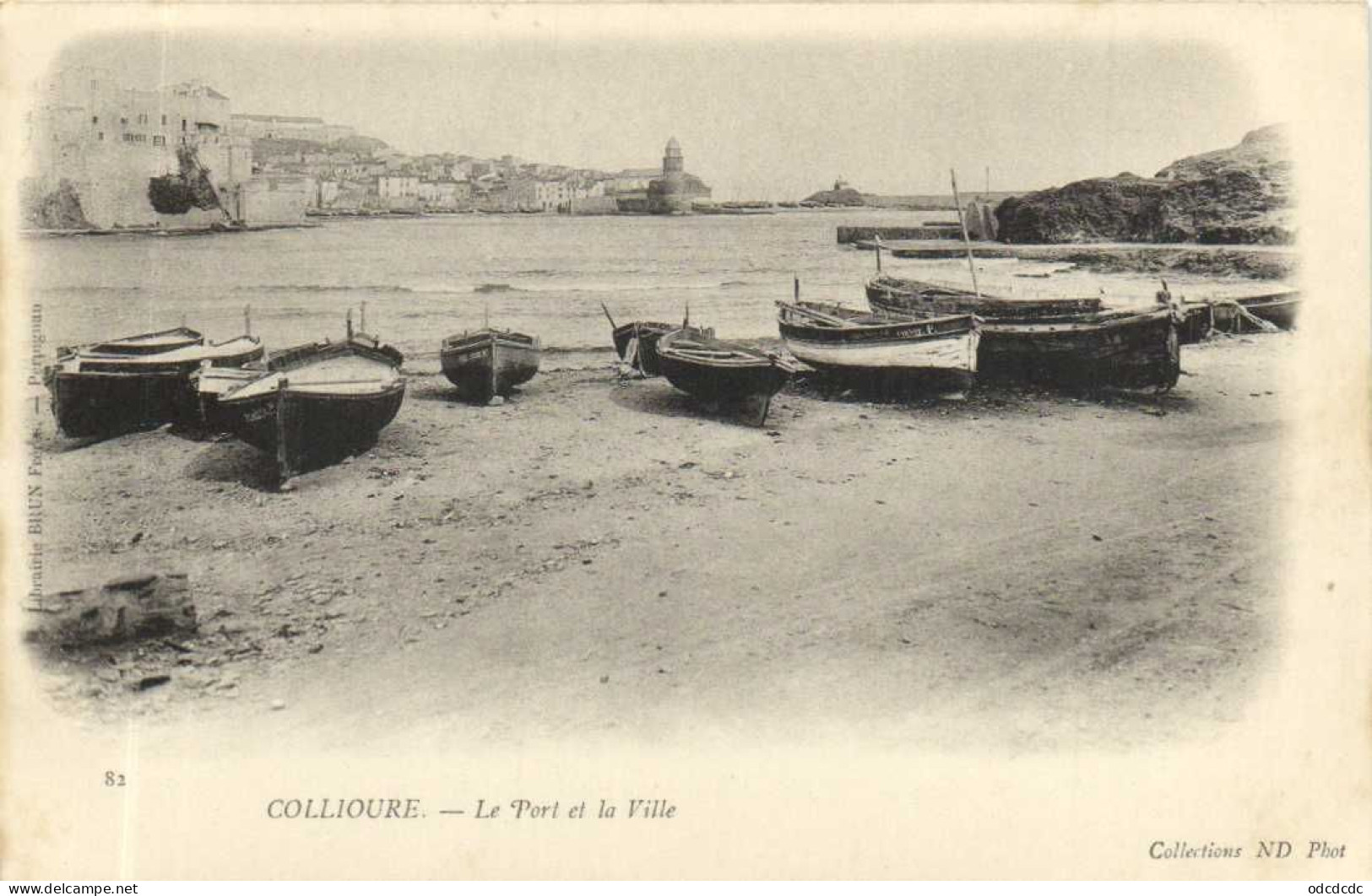 COLLIOURE  Le Port Et La Ville  Barques De Peche Pionnière RV - Collioure
