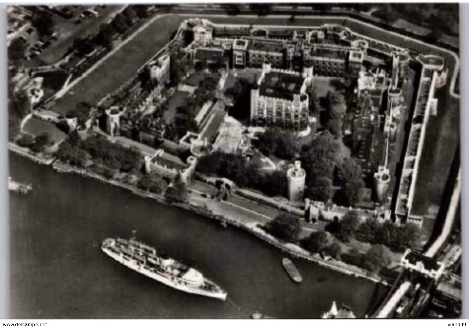 LONDRES. - Tower Of London. Air View .  -  Non Circulée - Tower Of London