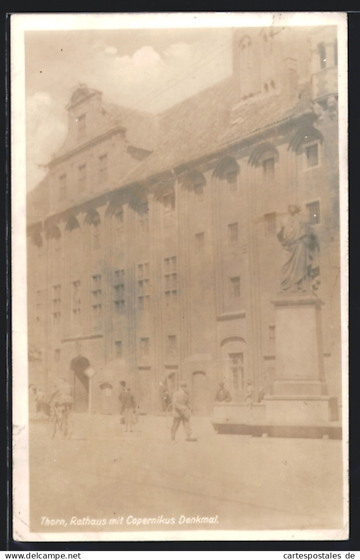 AK Thorn, Rathaus Mit Copernikus-Denkmal  - Westpreussen