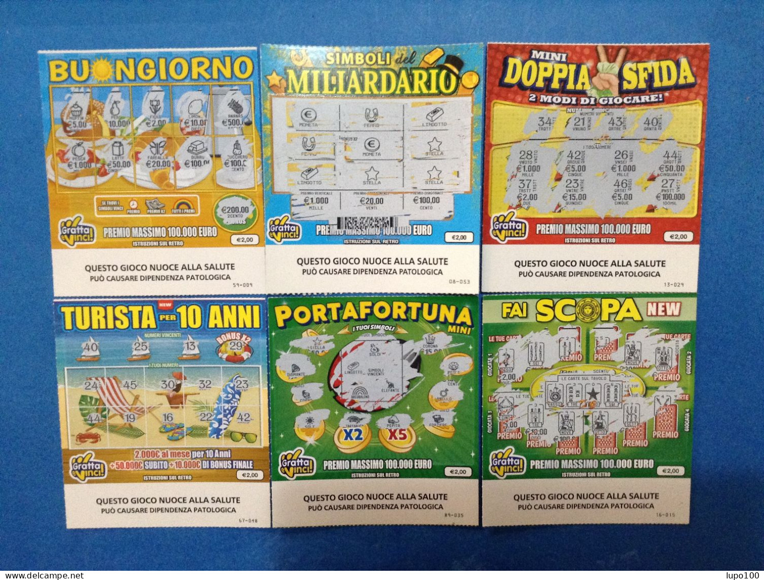6 Biglietti Lotteria Gratta E Vinci Fai Scopa Portafortuna New Turista Per 10 Anni Mini Doppia Sfida Simboli Buongiorno - Billets De Loterie