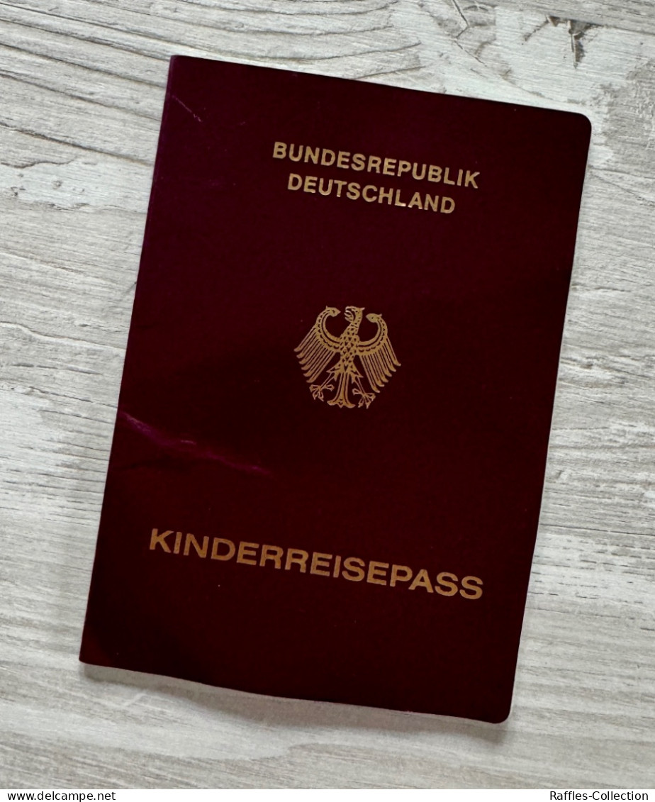 Germany 2010-2014 Child’s Passport Passeport Reisepass Pasaporte Passaporto - Historical Documents