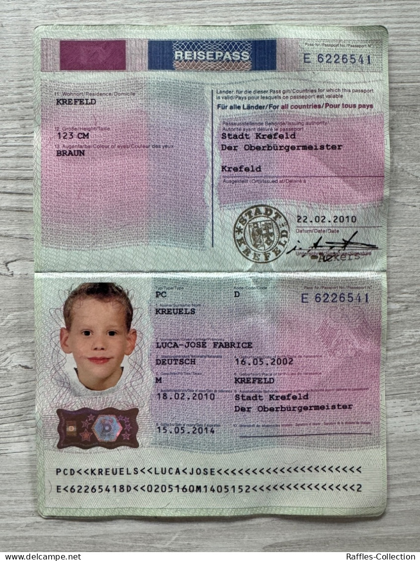 Germany 2010-2014 Child’s Passport Passeport Reisepass Pasaporte Passaporto - Historical Documents