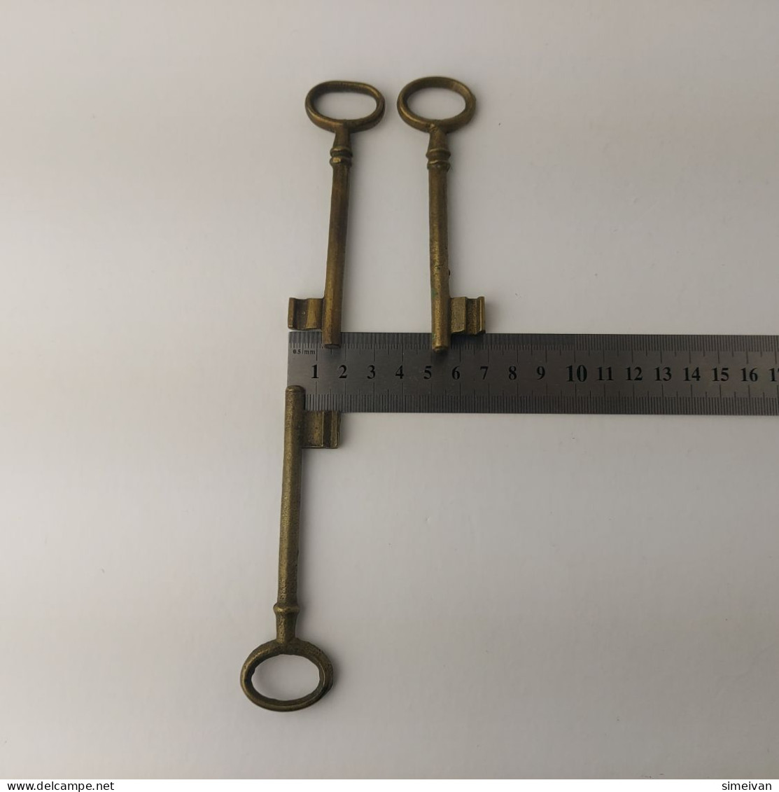 Vintage Lot of 3 Different Brass Keys Skeleton Keys 10 cm #5548