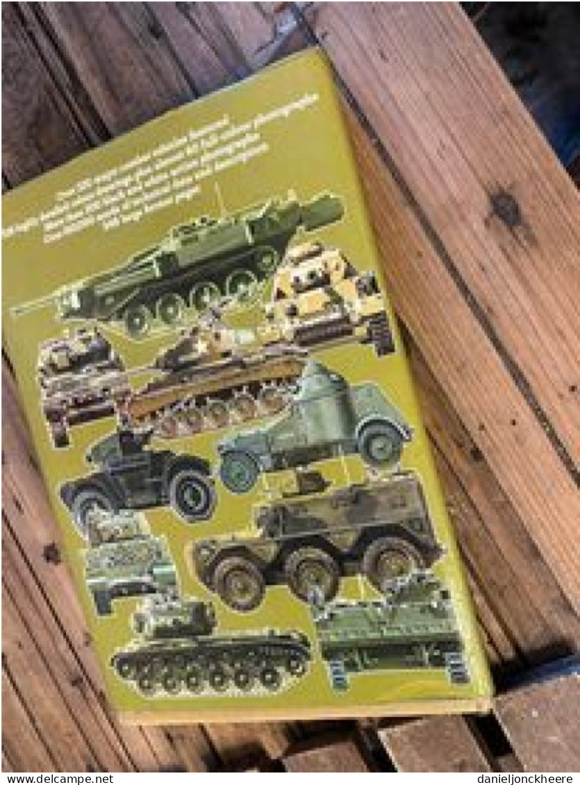 Thanks And Fighting Vehicles The Illustrated Encyclopedia Of The World's Christopher F Fou - English