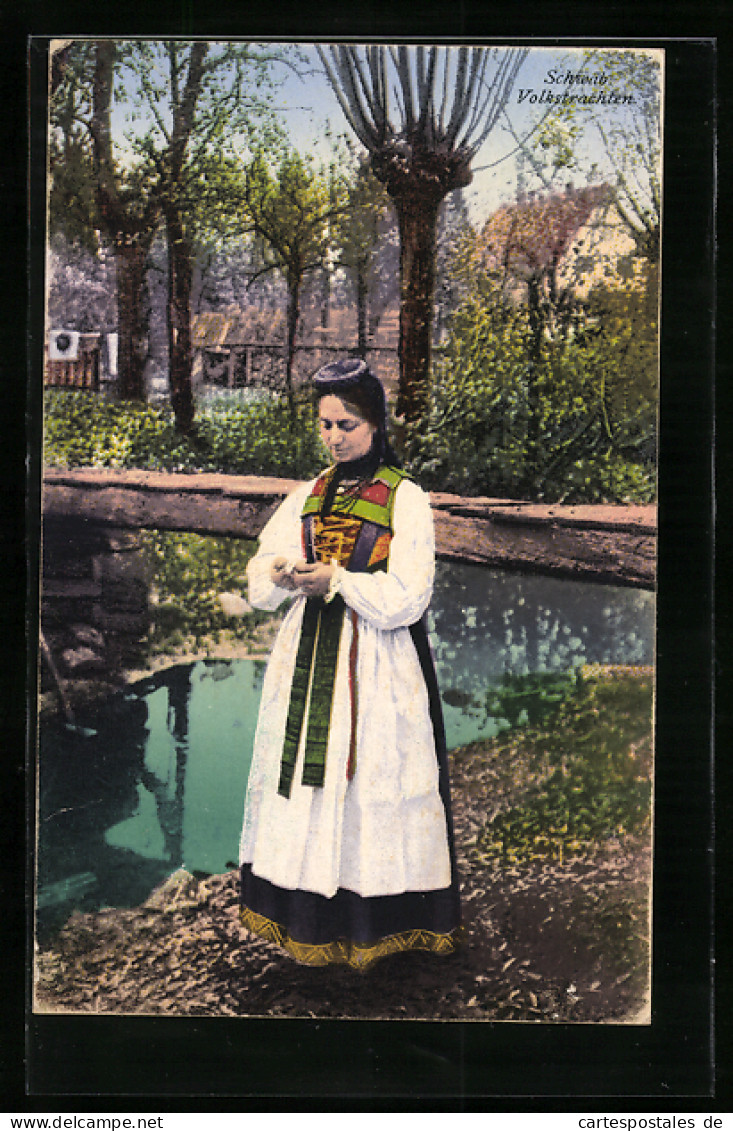 AK Junge Frau In Schwäbischer Tracht An Einem Bach  - Kostums