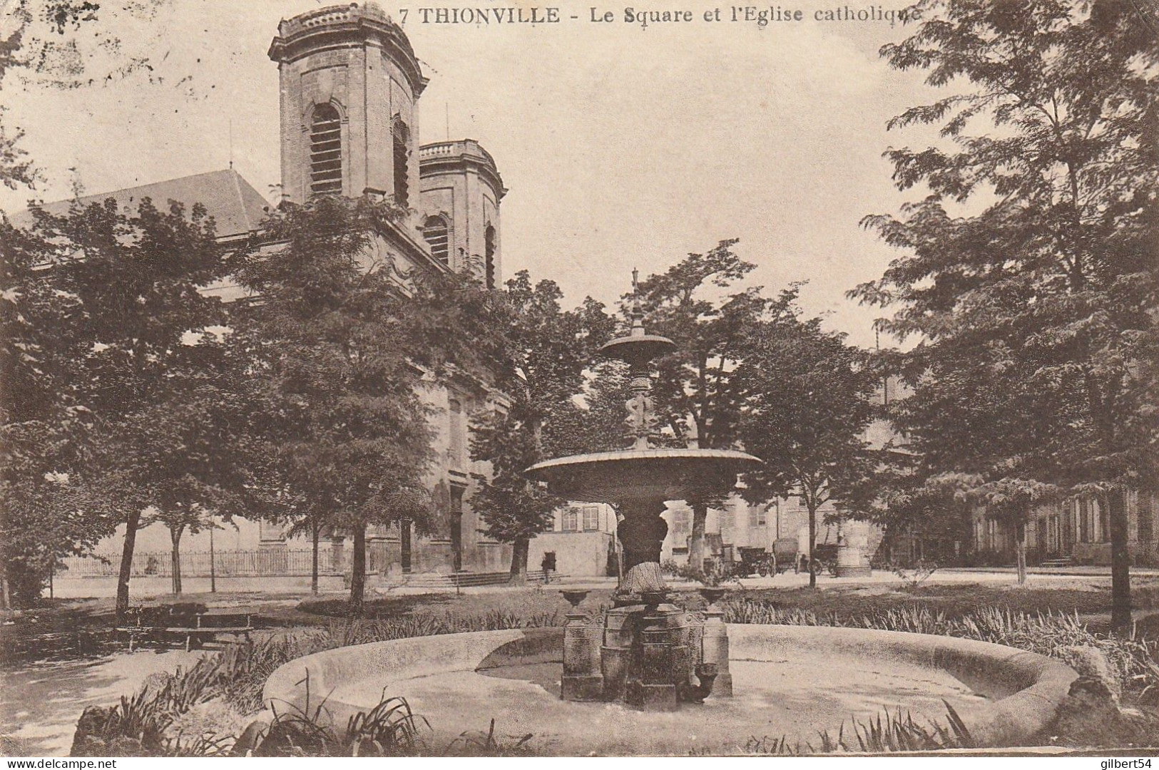 THIONVILLE -57-  Le Square Et L'Eglise Catholique. - Thionville