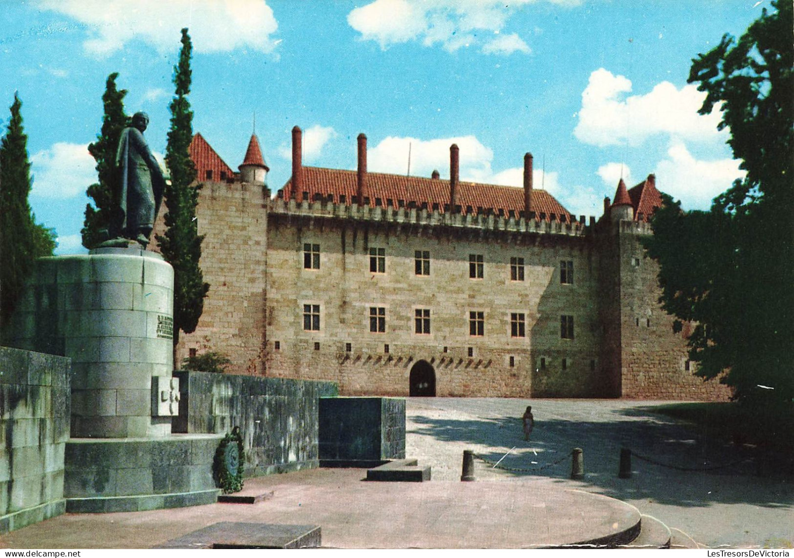 PORTUGAL - Guamaraes (Portugal) - Palais Des Ducs - Façade Principale Et Statue De Alphose Henri - Carte Postale - Braga