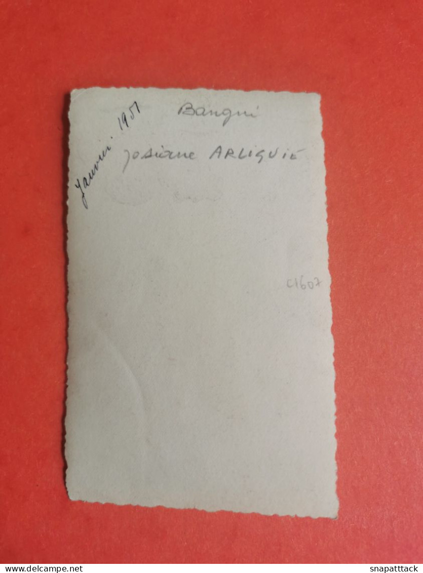 Jeune Fille à Bangui, Josiane Arliguié, Généalogie, République Centrafricaine, Colonisation Afrique 1951,6,7x10,8cm - Lugares