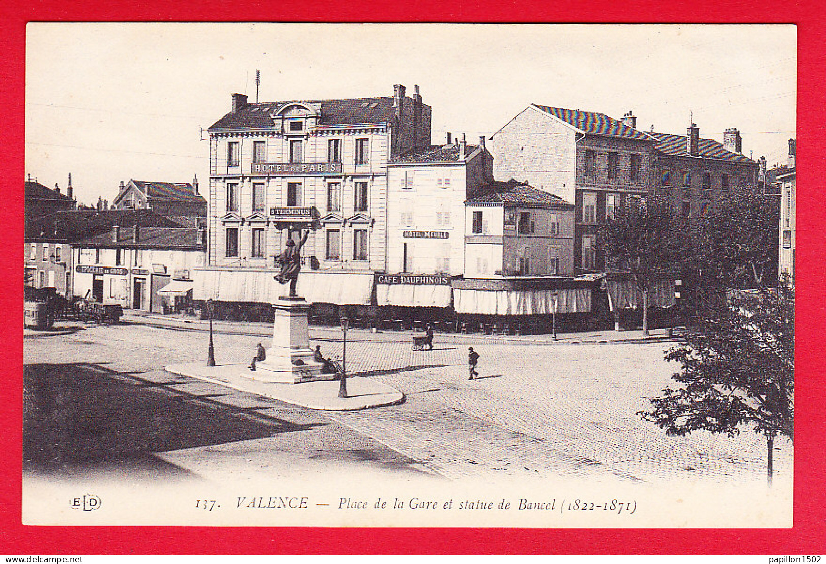 F-26-Valence-13P78  La Place De La Gare Et La Statue De Bancel, Hôtel De Paris, Cpa BE - Valence