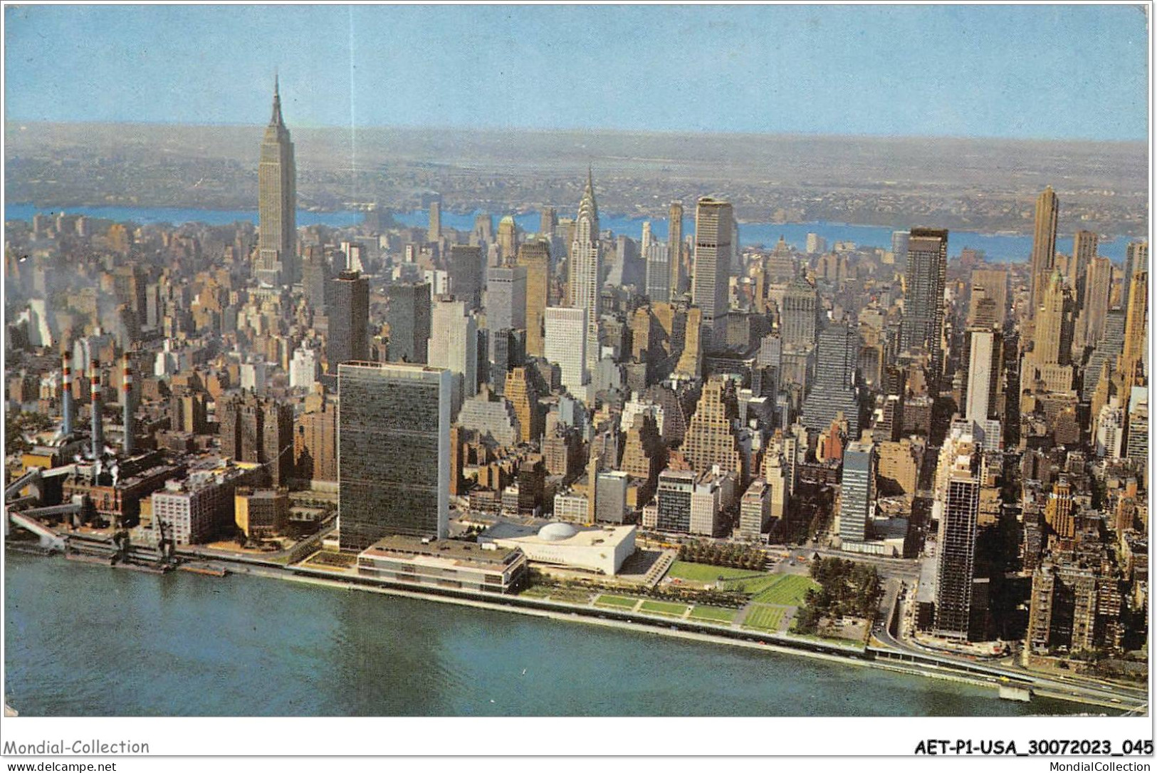 AETP1-USA-0024 - NEW YORK - With East River - Showing Empire State Building At Left And Chrysler And Pan Am Building - Empire State Building