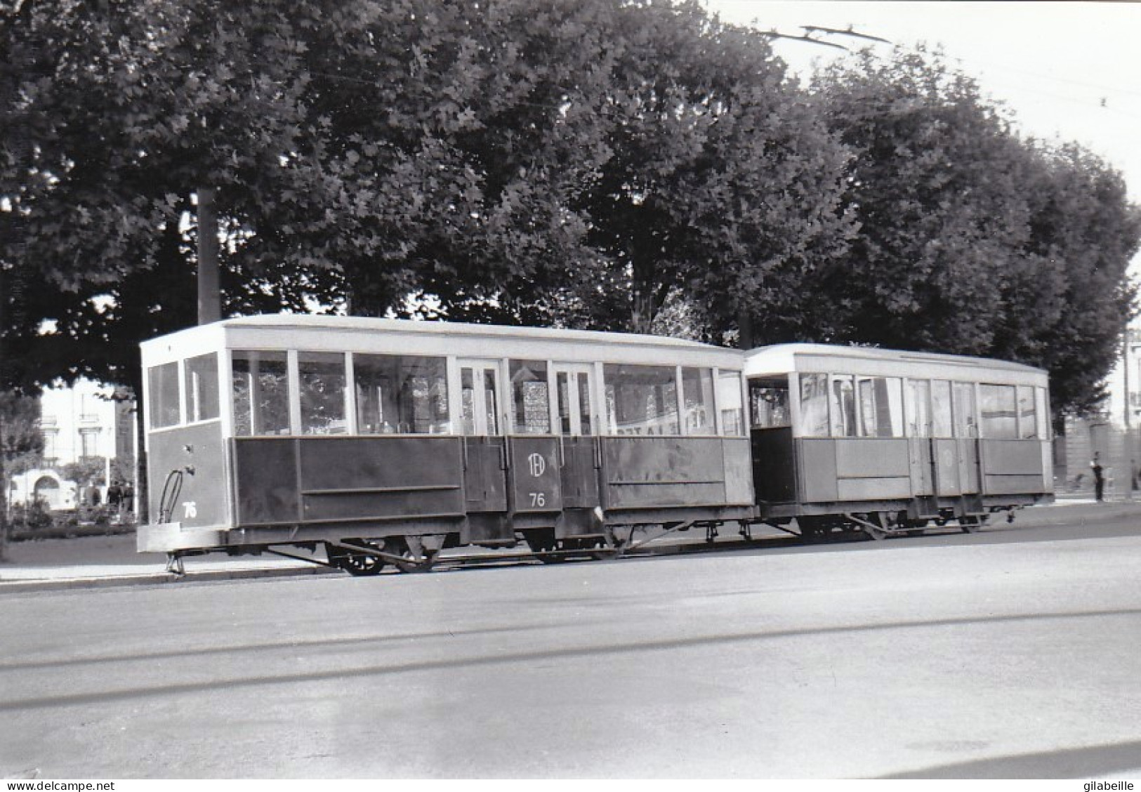 Photo - DIJON - Tramway Electrique - 1959 - 2 Remorques De Dietrich En Attente De Renfort Place St Pierre- Retirage - Non Classificati