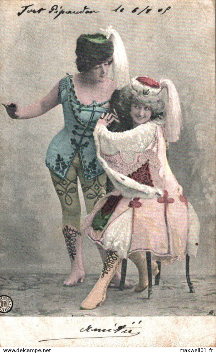 O7 - Carte Postale Fantaisie - Femmes En Costume - Costumes