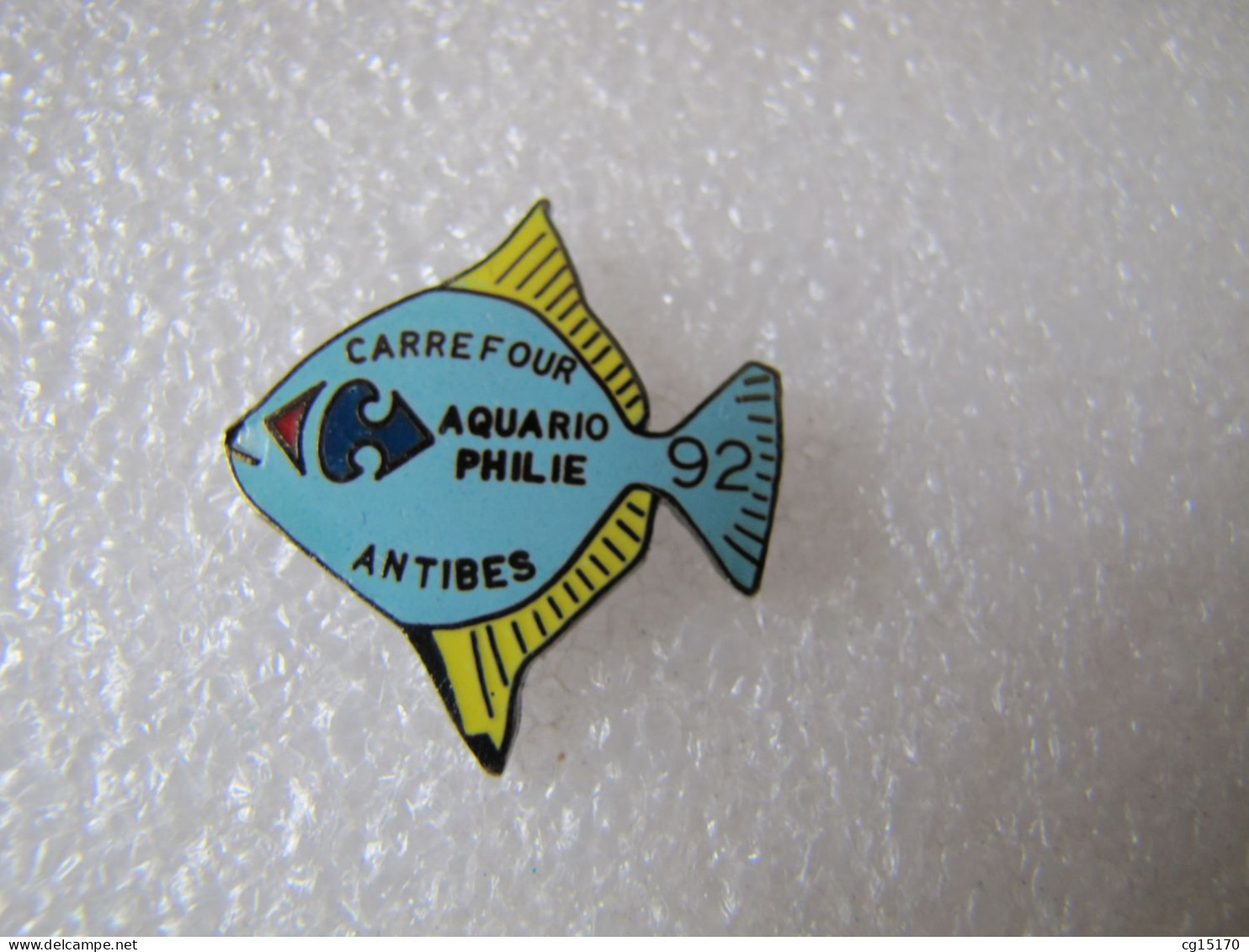 PIN'S   CARREFOUR   ANTIBES  AQUARIOPHILIE  ANIMAUX  POISSON     Email Grand Feu - Städte