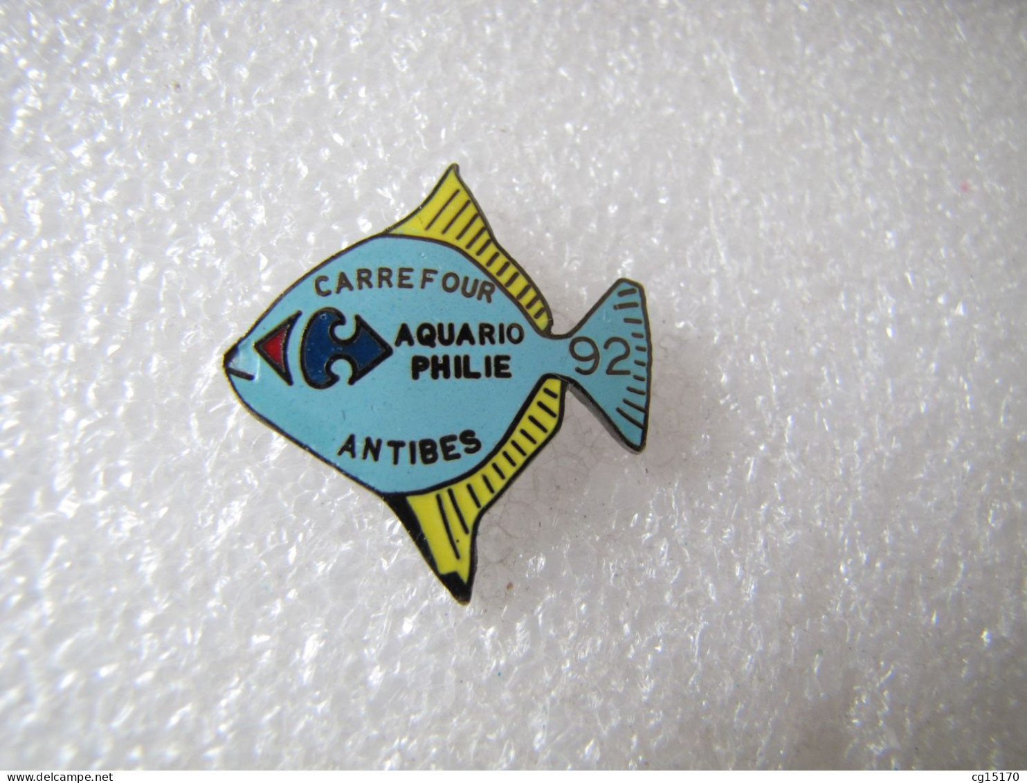 PIN'S   CARREFOUR   ANTIBES  AQUARIOPHILIE  ANIMAUX  POISSON     Email Grand Feu - Städte