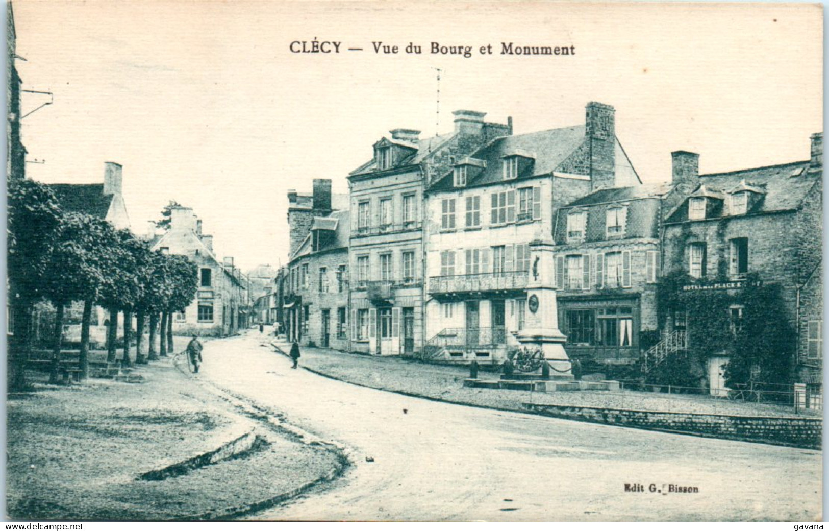 14 CLECY - Vue Du Bourg Et Monument - Clécy